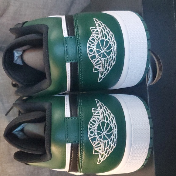 Jordan 1's - Picture 3 of 5